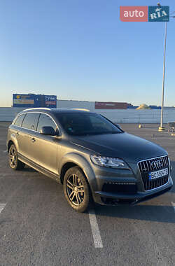 Внедорожник / Кроссовер Audi Q7 2015 в 