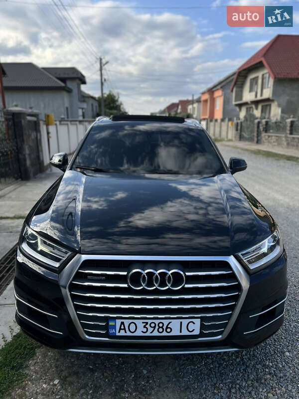 Позашляховик / Кросовер Audi Q7 2016 в Виноградові