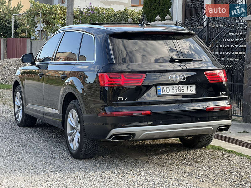 Позашляховик / Кросовер Audi Q7 2016 в Виноградові