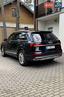 Позашляховик / Кросовер Audi Q7 2020 в 