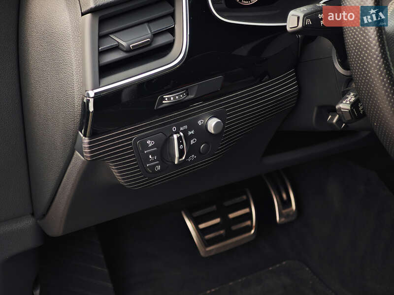 Позашляховик / Кросовер Audi Q7 2016 в Дубні