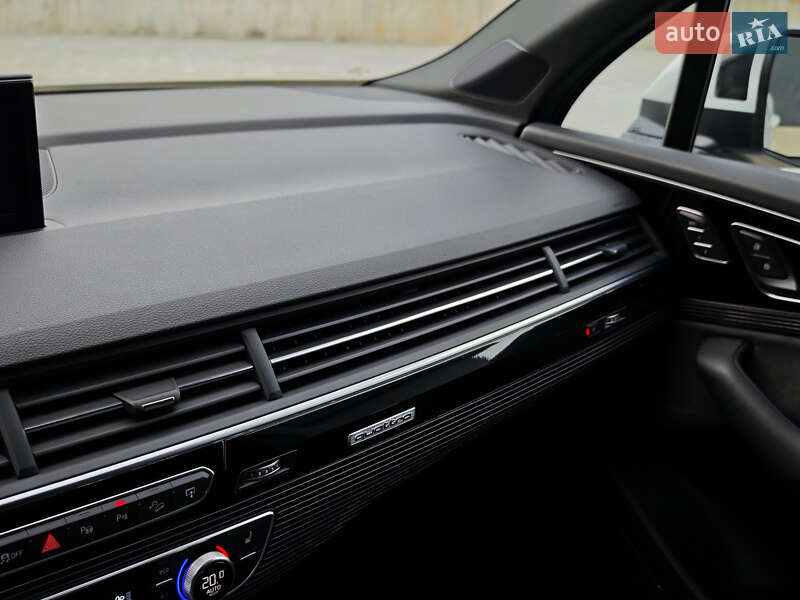 Позашляховик / Кросовер Audi Q7 2016 в Дубні