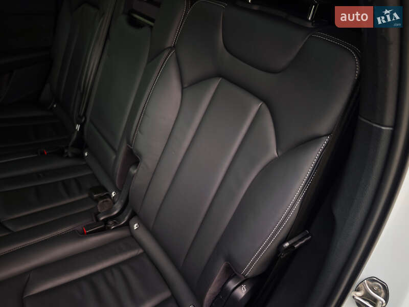 Позашляховик / Кросовер Audi Q7 2016 в Дубні