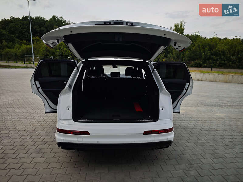 Позашляховик / Кросовер Audi Q7 2016 в Дубні