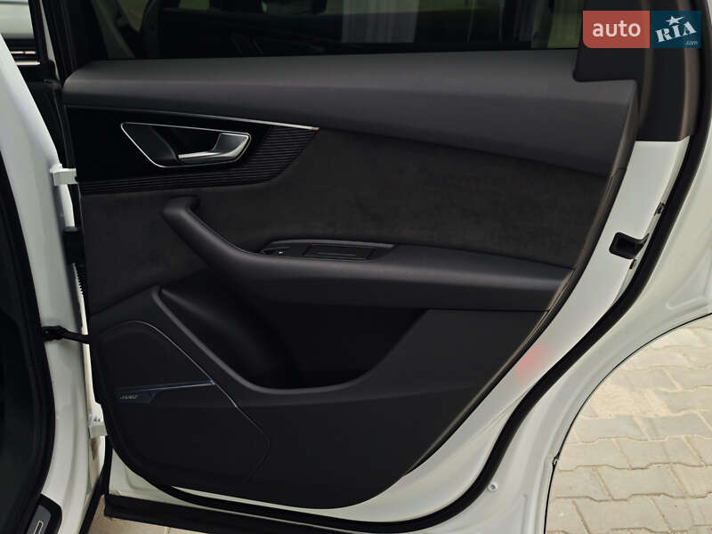 Позашляховик / Кросовер Audi Q7 2016 в Дубні