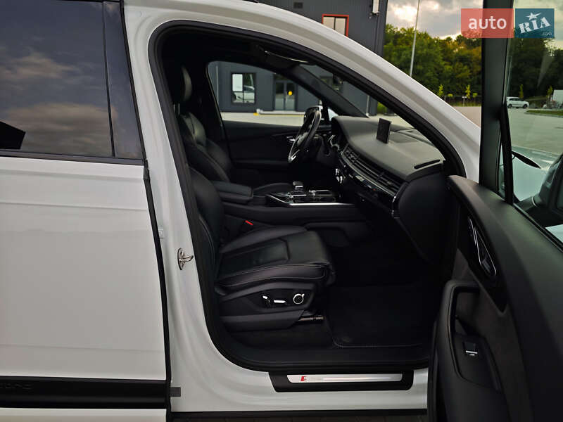 Позашляховик / Кросовер Audi Q7 2016 в Дубні