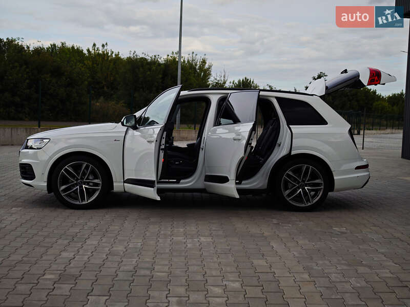 Позашляховик / Кросовер Audi Q7 2016 в Дубні