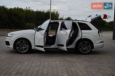 Внедорожник / Кроссовер Audi Q7 2016 в 