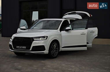 Внедорожник / Кроссовер Audi Q7 2016 в 