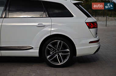 Внедорожник / Кроссовер Audi Q7 2016 в 