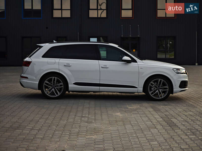 Позашляховик / Кросовер Audi Q7 2016 в Дубні