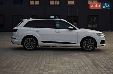 Внедорожник / Кроссовер Audi Q7 2016 в 