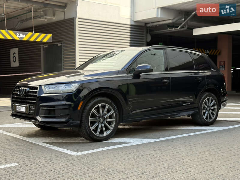 Внедорожник / Кроссовер Audi Q7 2016 в 