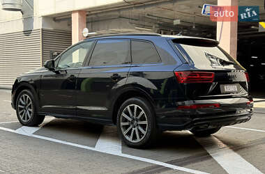 Внедорожник / Кроссовер Audi Q7 2016 в 