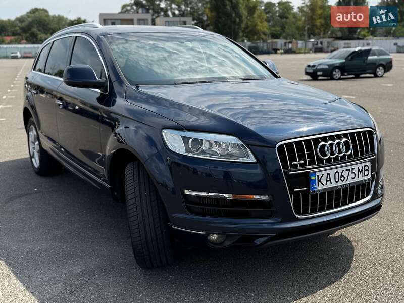 Позашляховик / Кросовер Audi Q7 2013 в Києві