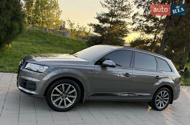 Внедорожник / Кроссовер Audi Q7 2017 в 