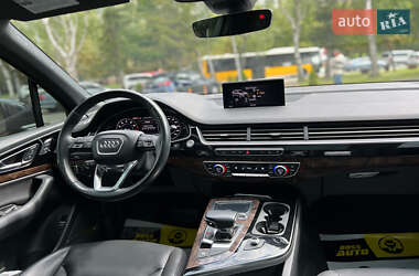 Внедорожник / Кроссовер Audi Q7 2017 в 