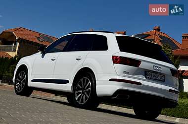 Внедорожник / Кроссовер Audi Q7 2017 в 