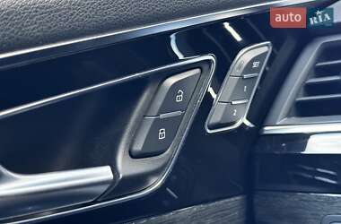 Внедорожник / Кроссовер Audi Q7 2017 в 