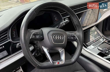 Позашляховик / Кросовер Audi Q7 2020 в 