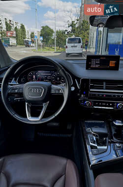 Внедорожник / Кроссовер Audi Q7 2016 в 