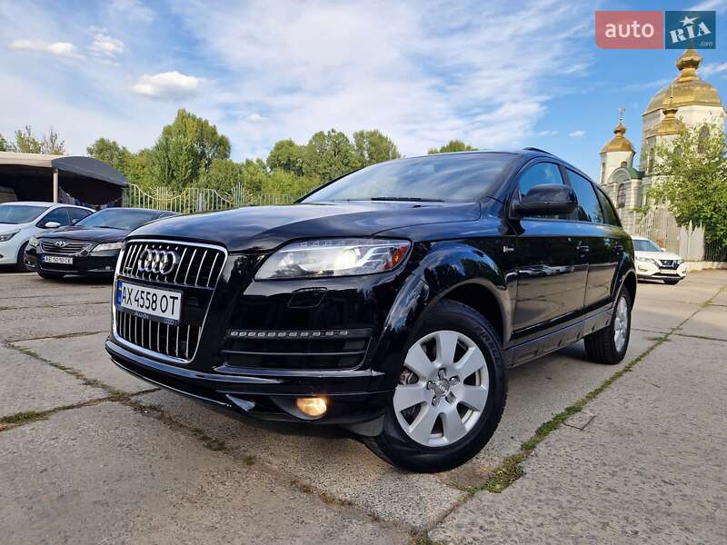 Внедорожник / Кроссовер Audi Q7 2015 в 