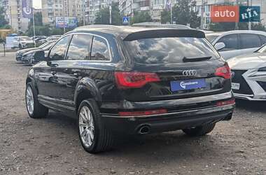 Внедорожник / Кроссовер Audi Q7 2015 в 