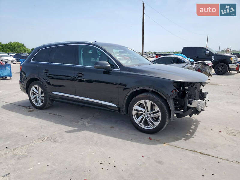 Позашляховик / Кросовер Audi Q7 2020 в 
