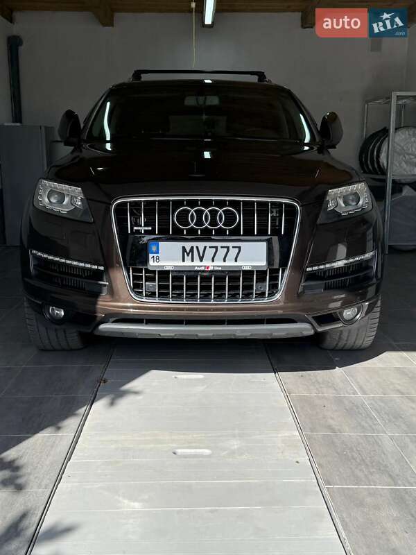 Внедорожник / Кроссовер Audi Q7 2011 в 