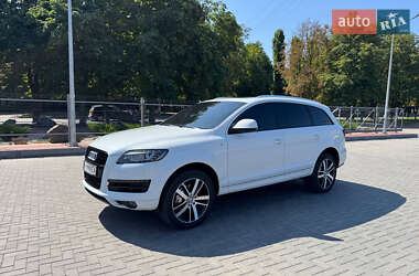 Внедорожник / Кроссовер Audi Q7 2013 в 