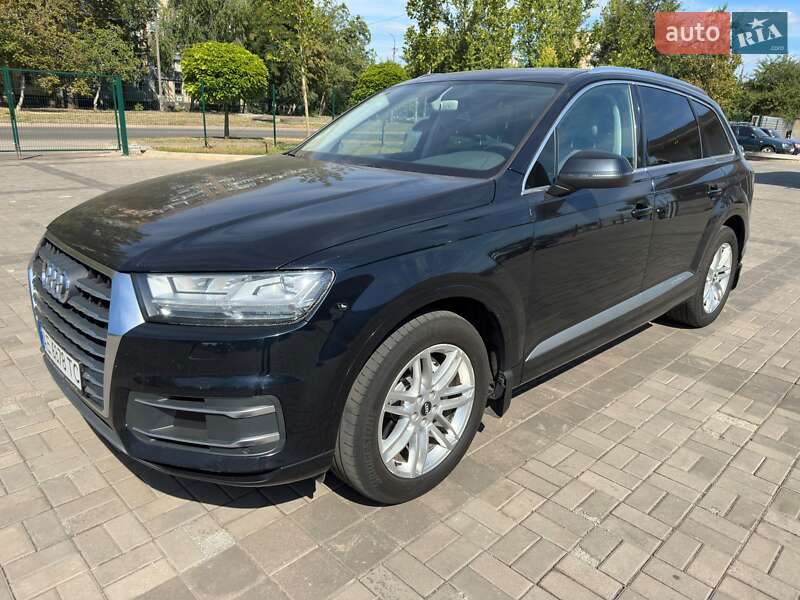 Позашляховик / Кросовер Audi Q7 2016 в 