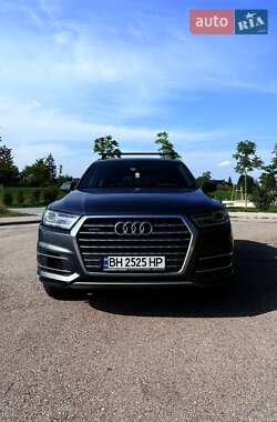 Внедорожник / Кроссовер Audi Q7 2015 в 