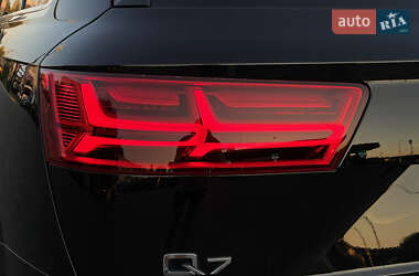 Внедорожник / Кроссовер Audi Q7 2017 в 