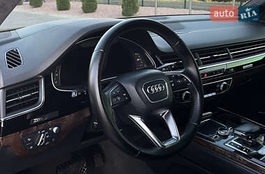 Внедорожник / Кроссовер Audi Q7 2017 в 