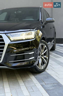 Позашляховик / Кросовер Audi Q7 2015 в 