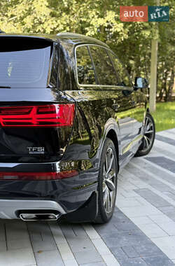 Позашляховик / Кросовер Audi Q7 2015 в 