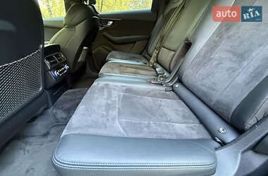 Позашляховик / Кросовер Audi Q7 2015 в 