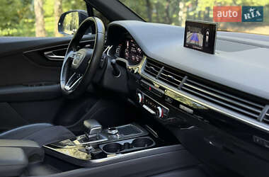 Позашляховик / Кросовер Audi Q7 2015 в 
