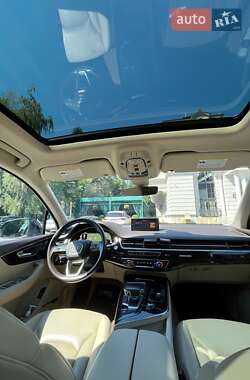 Внедорожник / Кроссовер Audi Q7 2017 в 