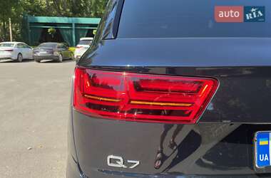 Внедорожник / Кроссовер Audi Q7 2017 в 