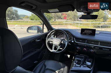 Внедорожник / Кроссовер Audi Q7 2016 в 