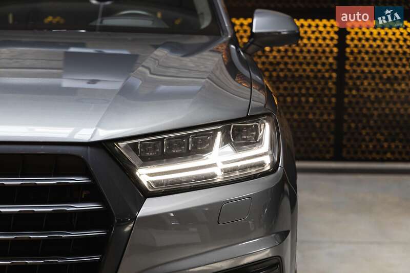 Позашляховик / Кросовер Audi Q7 2017 в Луцьку