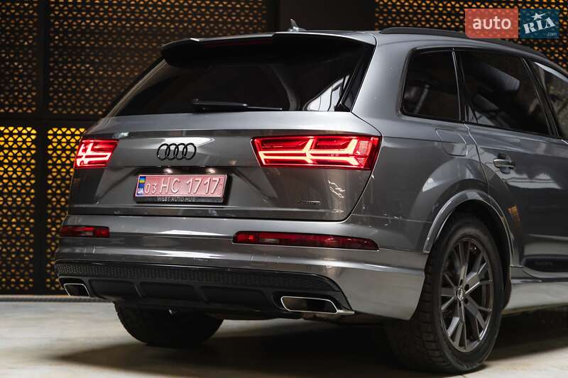 Позашляховик / Кросовер Audi Q7 2017 в Луцьку