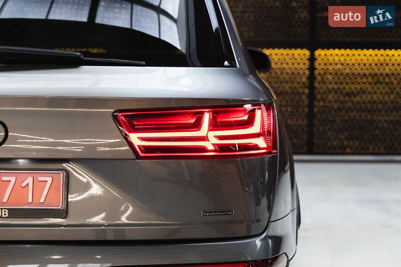 Позашляховик / Кросовер Audi Q7 2017 в Луцьку