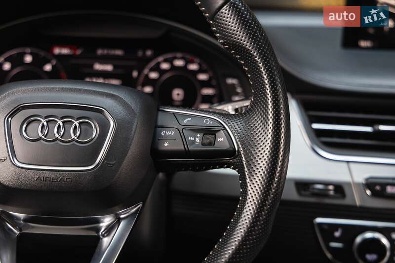 Позашляховик / Кросовер Audi Q7 2017 в Луцьку