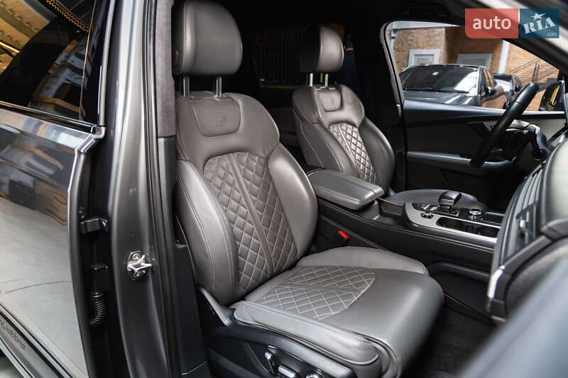 Позашляховик / Кросовер Audi Q7 2017 в Луцьку