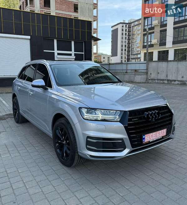 Внедорожник / Кроссовер Audi Q7 2018 в 