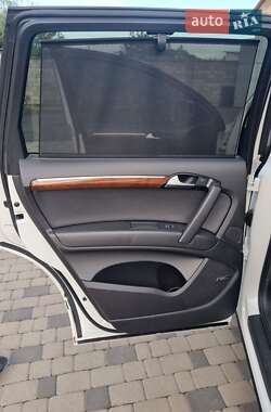 Внедорожник / Кроссовер Audi Q7 2014 в 