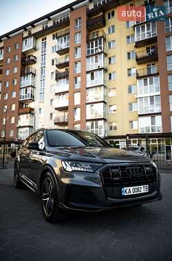 Позашляховик / Кросовер Audi Q7 2019 в 