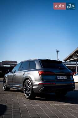 Позашляховик / Кросовер Audi Q7 2019 в 
